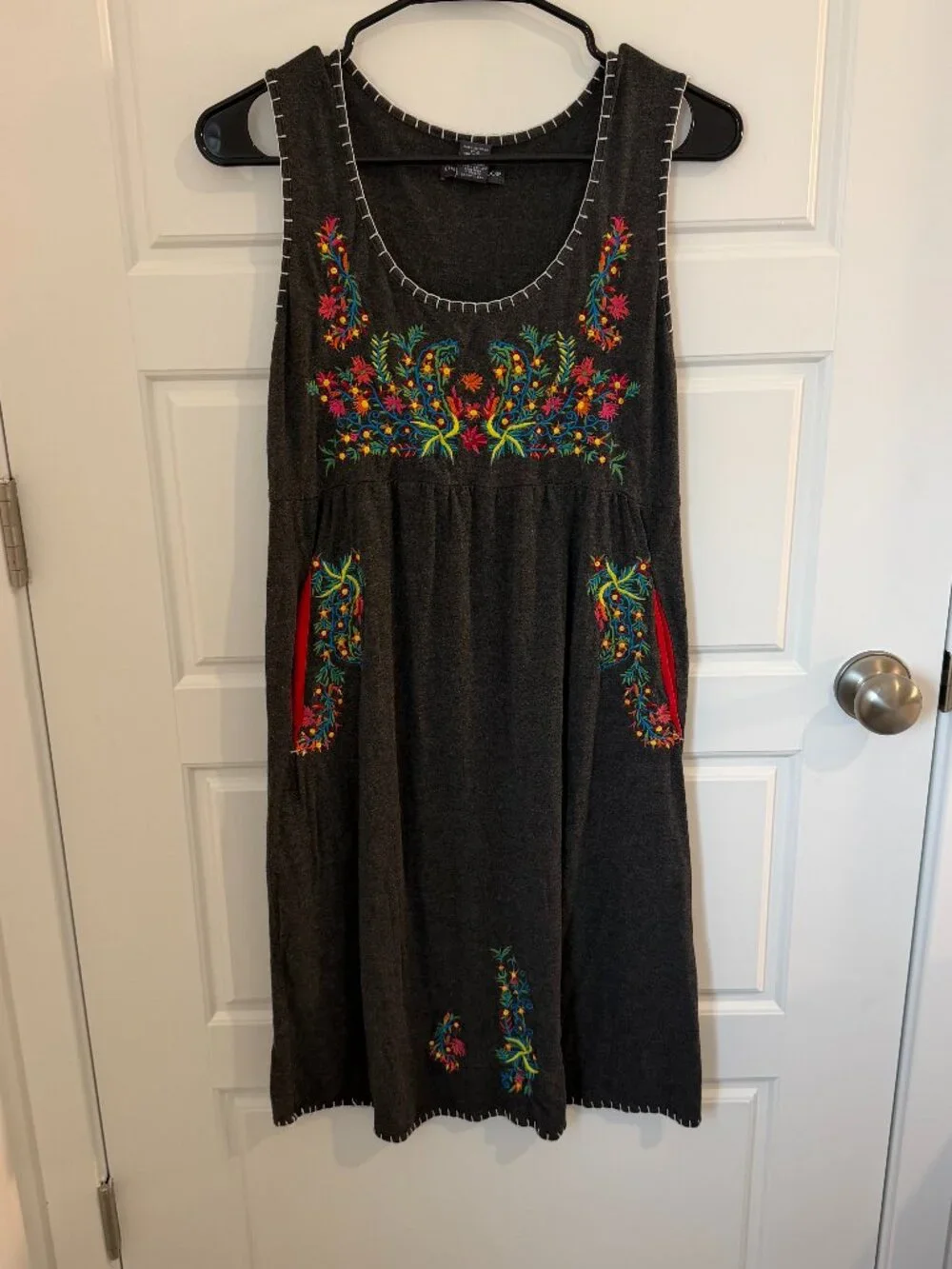 Chelsea & Theodore Embroidered Midi Dress Small Gray Floral Boho Sleeveless - Picture 1 of 9